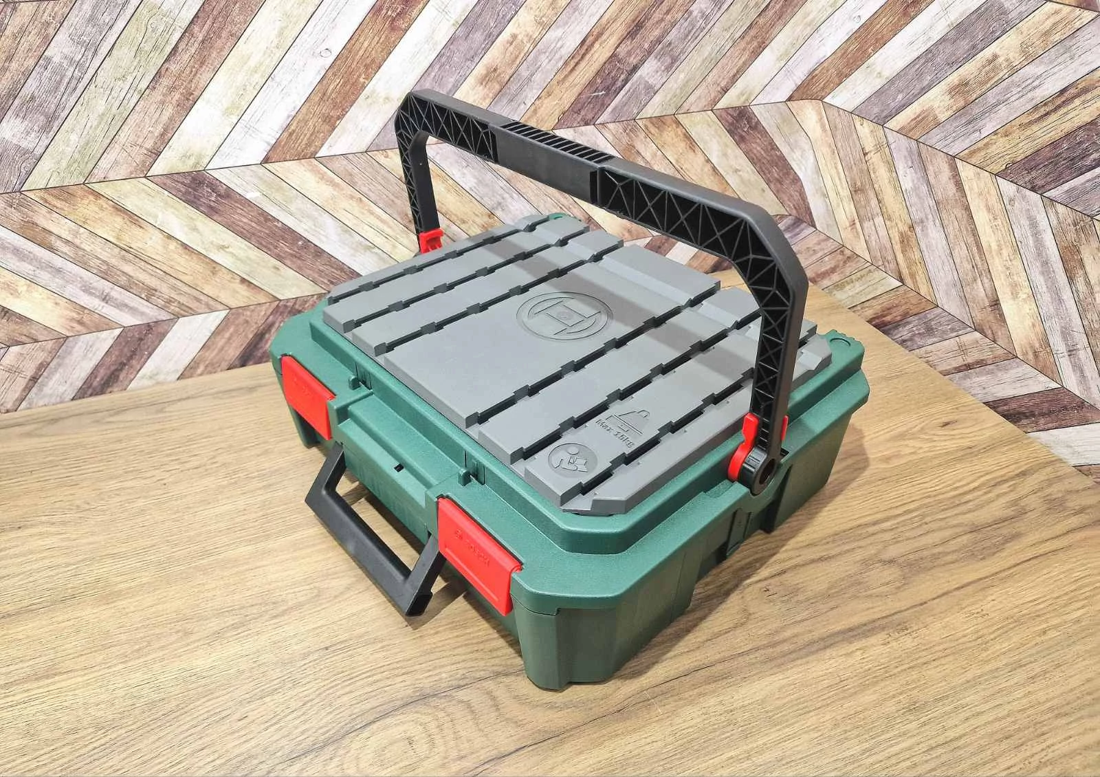 Bosch SystemBox Szerszámosláda, szerelőasztallal, 1600A016CT