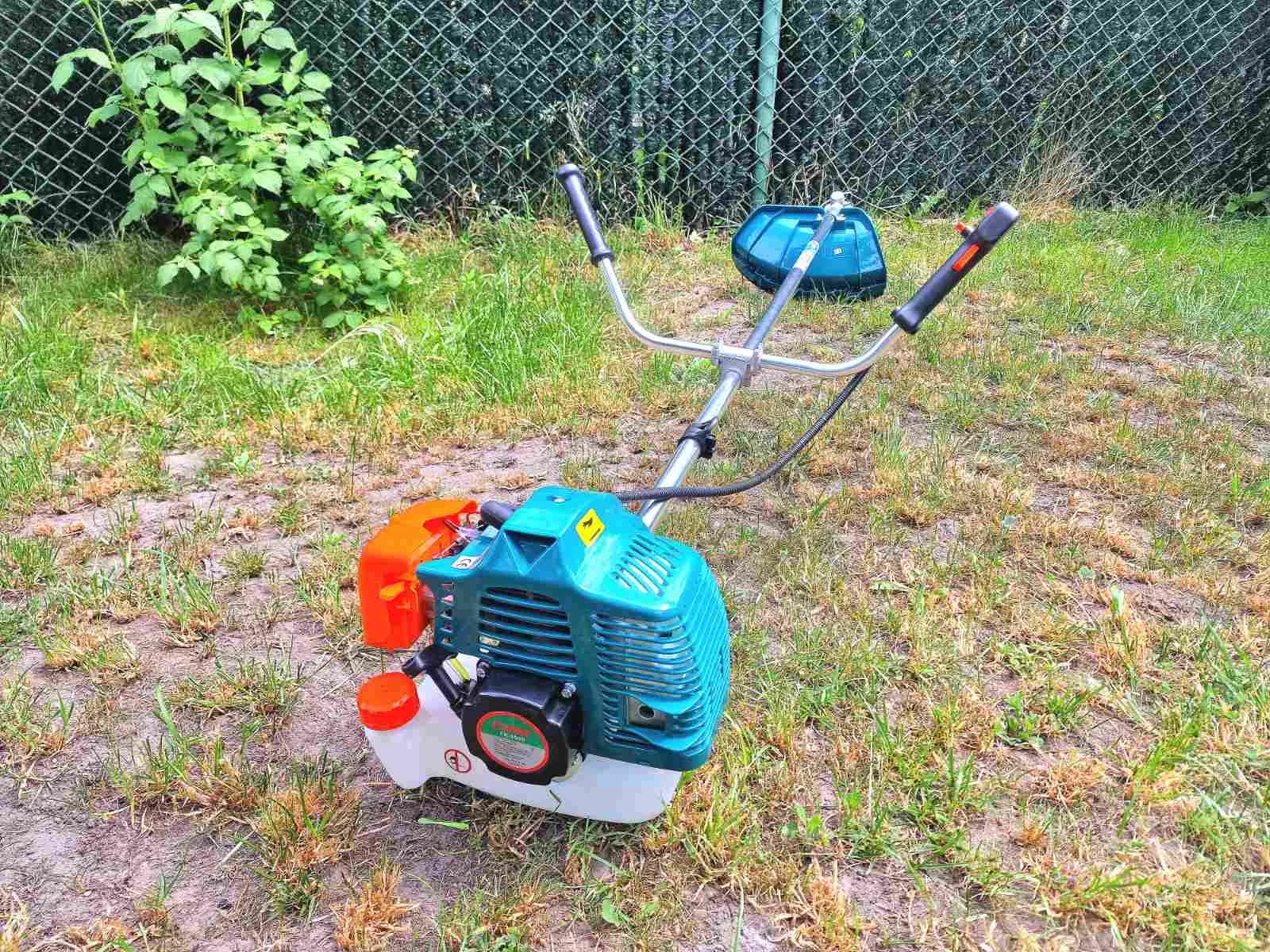 Flinke benzines fűkasza és bozótvágó FK-9500