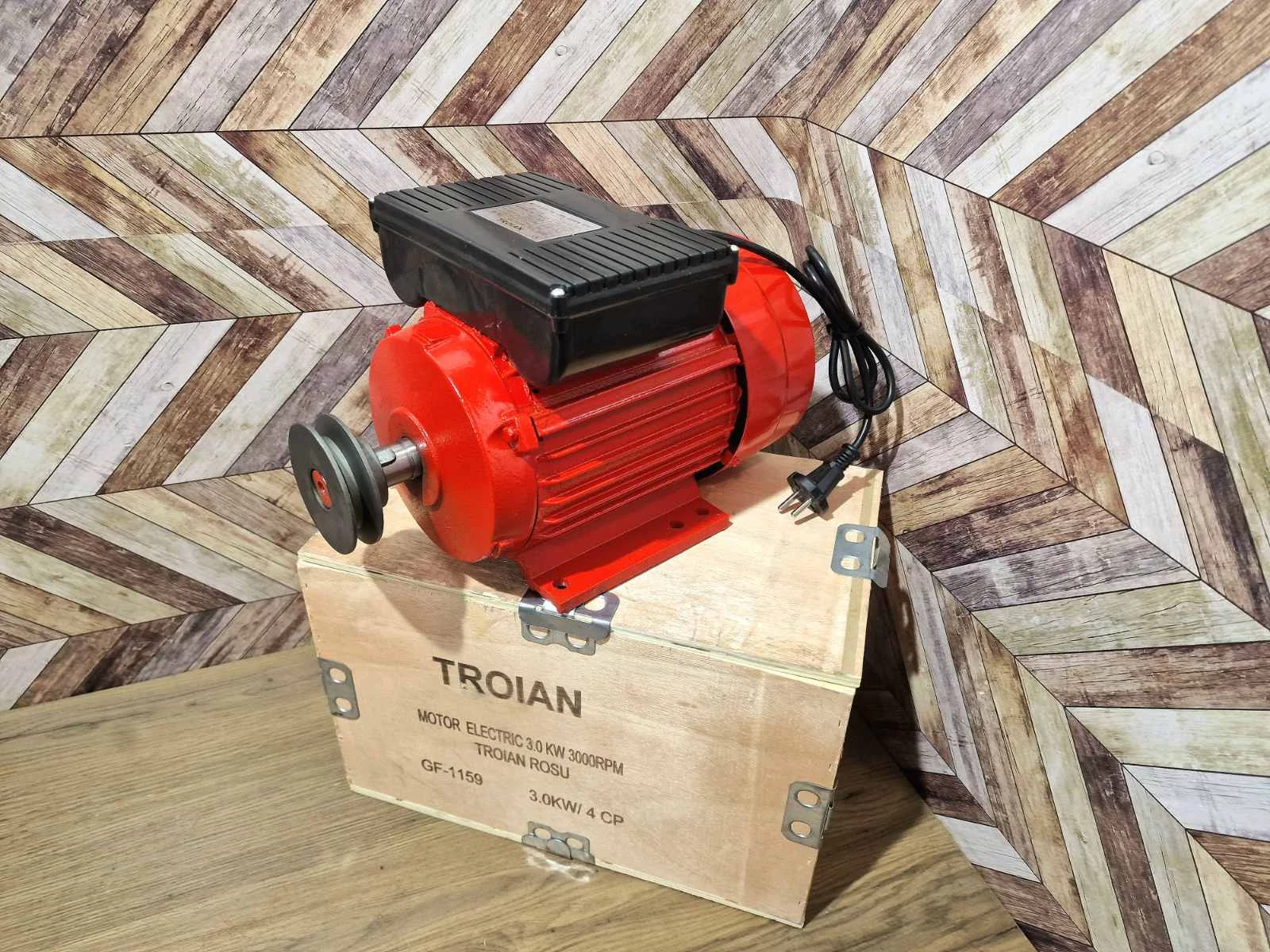 Troian egyfázisú masszív villanymotor 2,2 kW 3000 ford./perc, réztekercses GF-1157